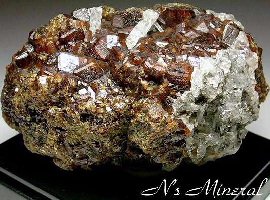 �A���h���_�C�g/Andradite