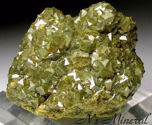 �A���h���_�C�g/Andradite
