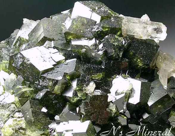 �A���h���_�C�g/Andradite