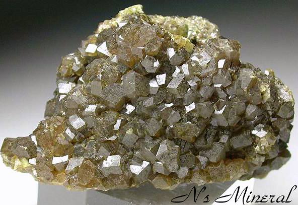 �A���h���_�C�g/Andradite