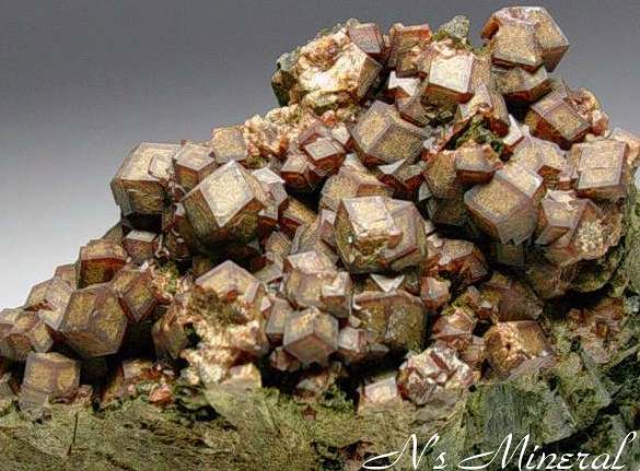 �A���h���_�C�g/Andradite