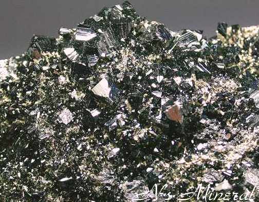 �]�D�S�z/Ilvaite