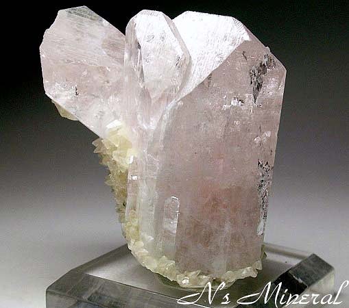 �_���u����/Danburite