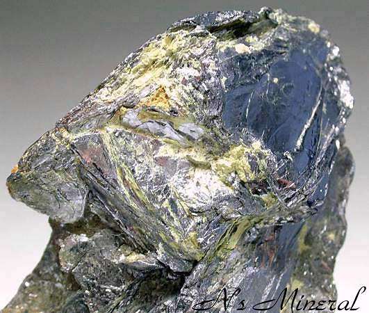 �S������/Ferrimolybdite