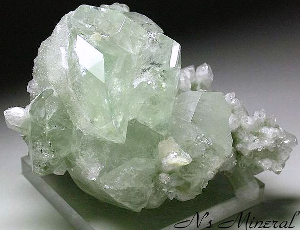 �_�g�[��/Datolite