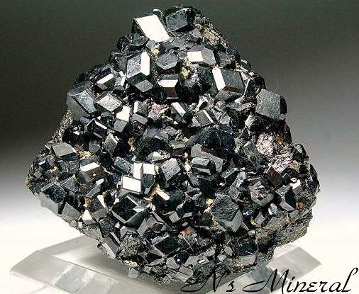 �����i�C�g/Melanite