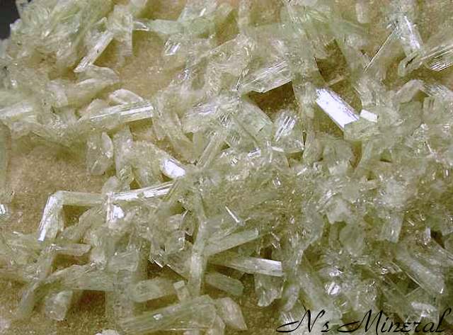 �p���{�[��/Paravauxite