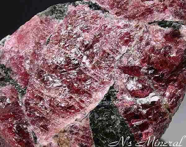 ���[�W�A����/Eudialyte