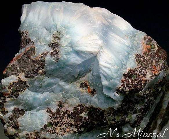 �����}�[/Larimar