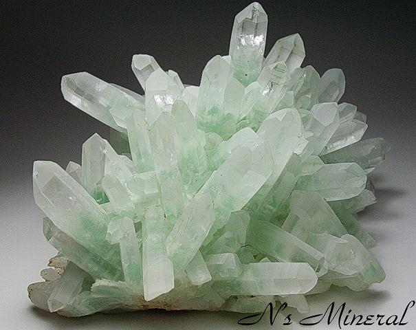 �N�����_����萅��/Fuchsite in Quartz