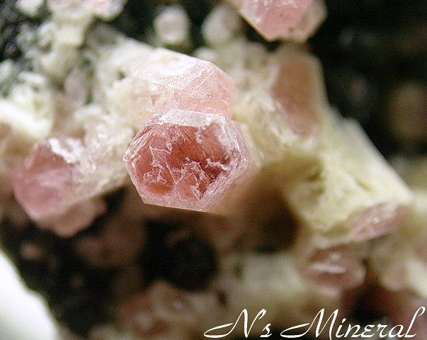 �y�c�H�b�^��/Pezzottaite