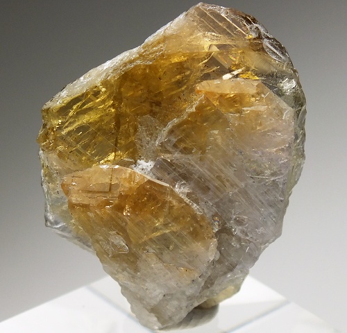 ��y����/Axinite-(Mg)