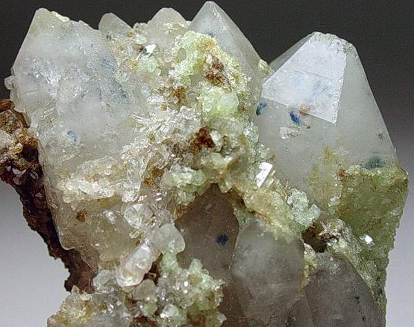 �V���Γ��萅��/ Lazulite in Quartz