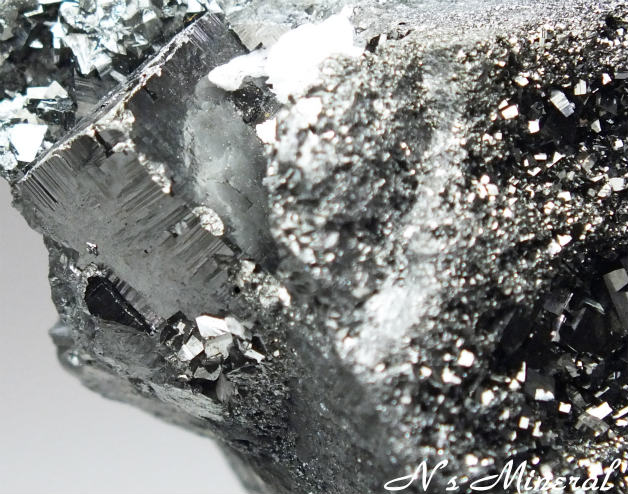 �r�N�X�r��/Bixbyite