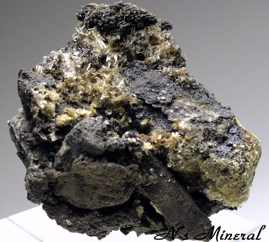 �N���g�t���B����/Kratochvilite