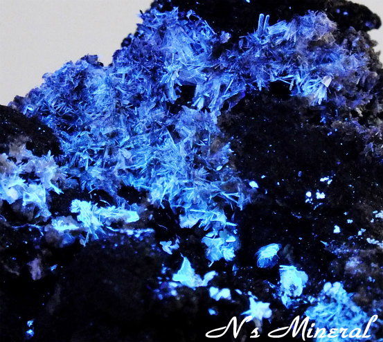 �N���g�t���B����/Kratochvilite