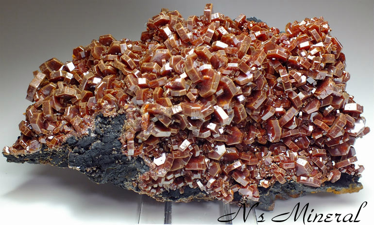 �o�i�W�����z/Vanadanite
