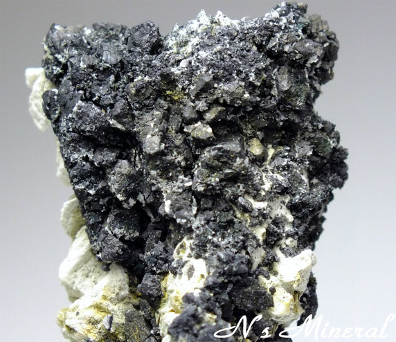 �r���}�j���z/Villamaninite