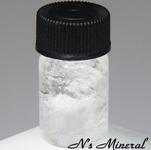 鉱物標本 な行の鉱物