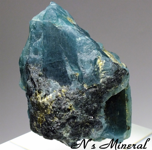 �O�����f�B�f�B�G���C�g/Grandidierite
