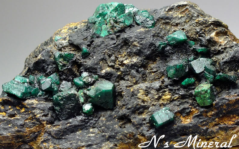 ���[�N���A�C�g/Euchroite