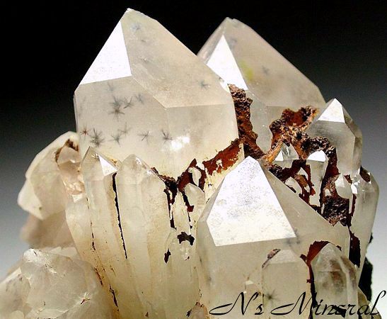 �z�����h�z���萅��/Hollandite in Quartz